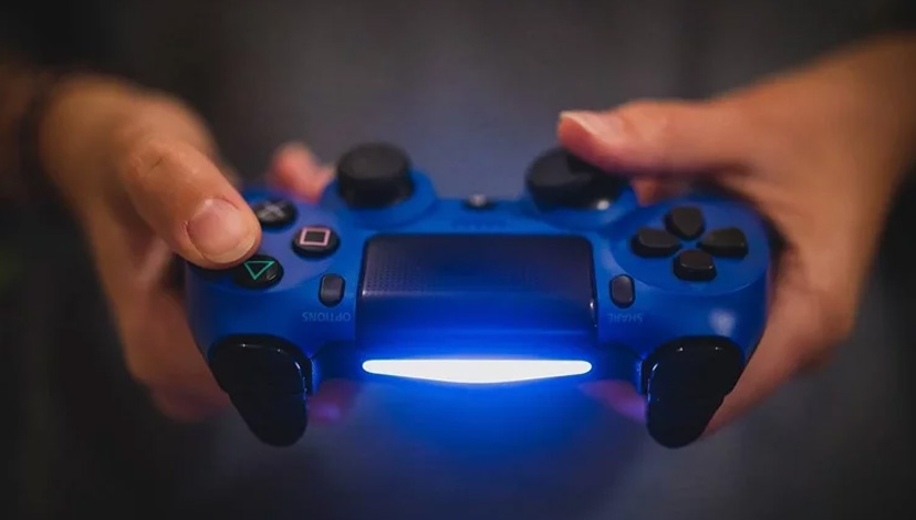 Eren Talha Altun : Sosyal Medya Platformları Erişime Kapatılmalı!