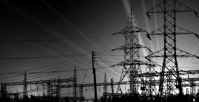 Küresel enerji krizi derinleşiyor: Pakistan her gün 2 saat elektriği kesecek