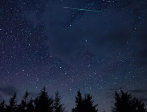 Gece şölenine 1 saat kala: Perseid Meteor yağmuru nedir? Nasıl oluşur?