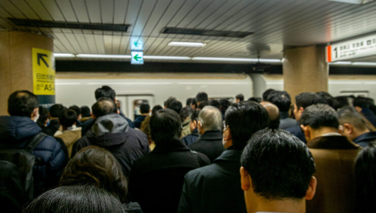 Karōshi: Dijital Çağın Sessiz Yorgunluğu ve Zamanın Esareti