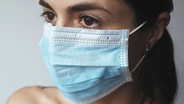 Koronavirüs maskelerde ne kadar süre kalıyor? İşte cevabı!