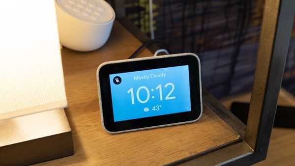 Lenovo’nun 4 inç ekranlı Google Asistan alarmı önümüzdeki ay satışta