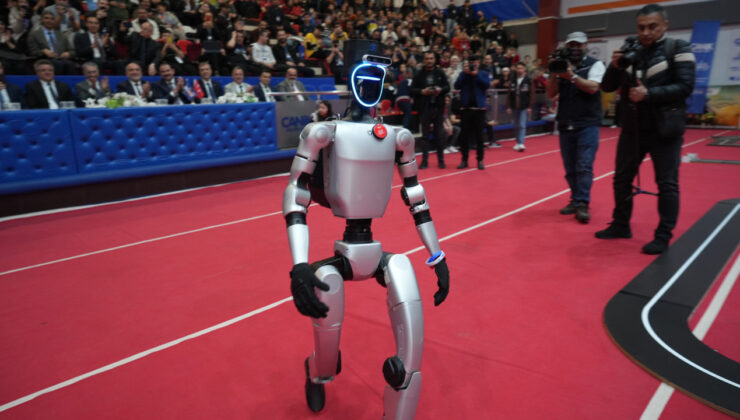 Robotlar arenaya çıktı: Genç mucitlerden teknoloji gövde gösterisi