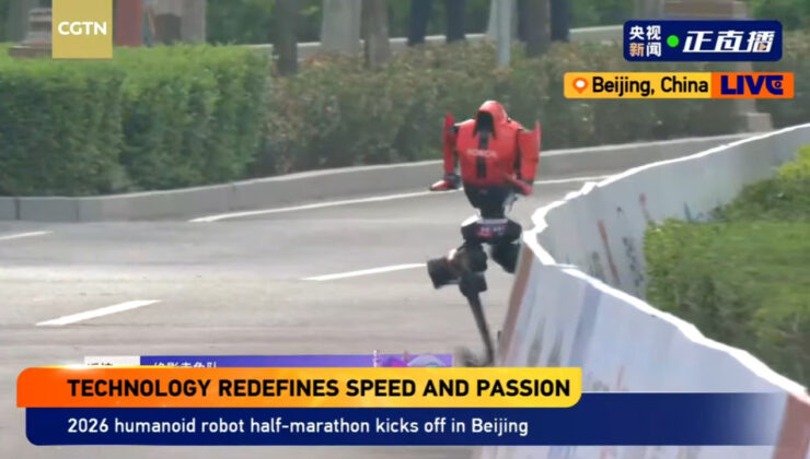 Robotların koşu yarışması: Düşe kalka başladılar, uçar gibi bitirdiler