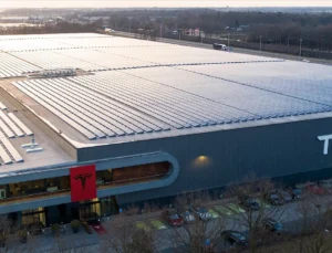Tesla’dan Rekor Sipariş ve Yeni Çip Fabrikası Hamlesi!