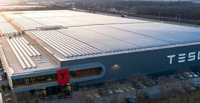 Tesla’dan Rekor Sipariş ve Yeni Çip Fabrikası Hamlesi!