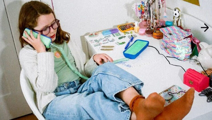 Tin Can: Sessiz Telefonun Nostaljik Dönüşü ve Dijital Sınırlaştirma