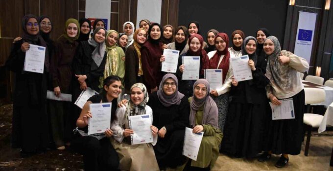 TÜRGEV’den dijital hamle: 3 ülkeden gençler Kosova’da dezenformasyona karşı ortak çözüm üretti