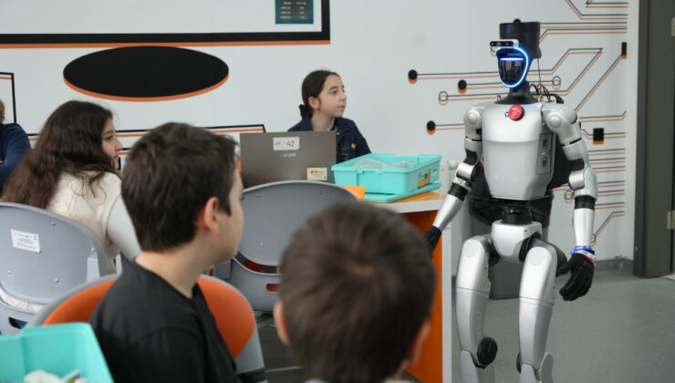 Türkiye’nin ilk robot vatandaşı mesaiye başladı: CANİKMAN sahada!