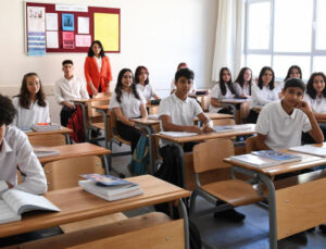 4 gün okul 3 gün tatil dönemine veli darbesi! Öğrenciler istiyor, veliler karşı çıkıyor!