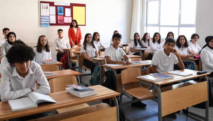 4 gün okul 3 gün tatil dönemine veli darbesi! Öğrenciler istiyor, veliler karşı çıkıyor!