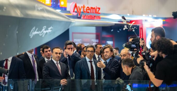 BAE Devlet Başkan Yardımcısı İstanbul’da SAHA EXPO 2026 Fuarı’nı Ziyaret Etti
