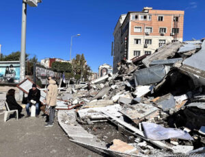 Depremde enkaz altında kalmak istemiyorsanız bunları mutlaka yapın!