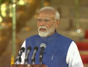 Hindistan Başbakanı Modi 5 ülkeyi kapsayan resmi ziyaret turuna başladı