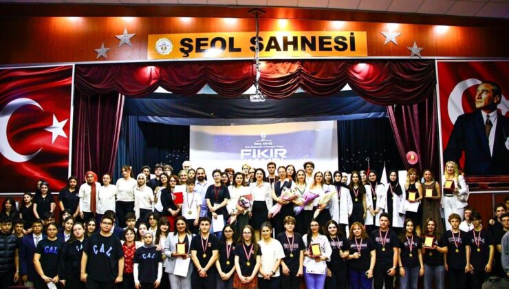 İzmir’de Genç AR-GE Fikir Kampı’nda İnovatif Projeler Yarıştı