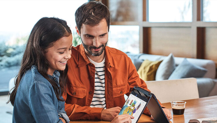 Microsoft Teams üzerinde oluşturduğu sanal toplantı platformu Mesh’i kullanıma sunuyor