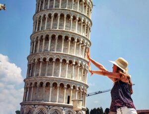 Pisa Kulesi’nden Dans Eden Evler’e: Dünyadaki Eğik Yapıların Gizemi