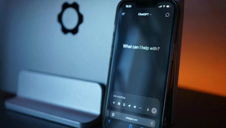 Sam Altman, ChatGPT’yi terapist olarak kullananları uyardı