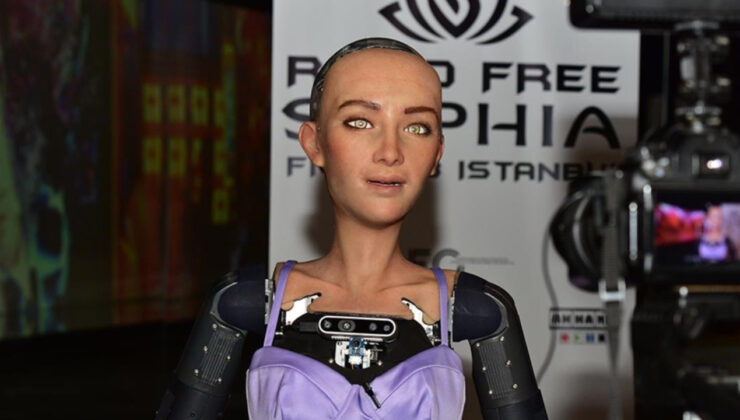 Vatandaşlığa kabul edilen ilk robot Sophia anne olmak istiyor!
